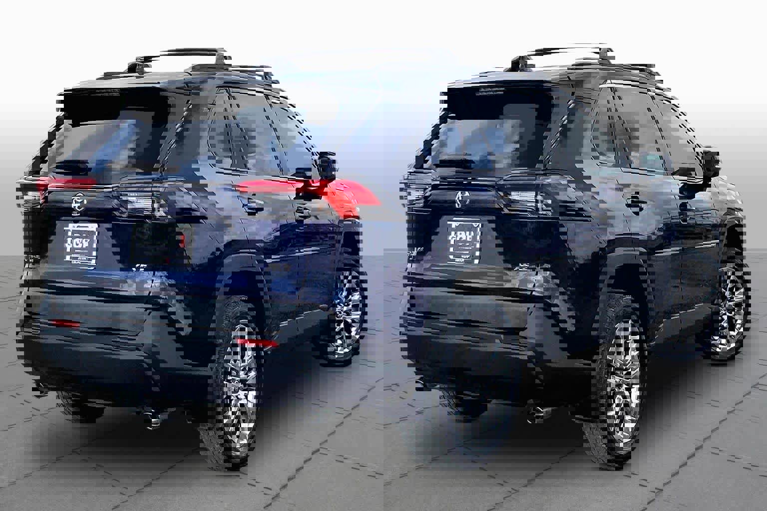 Used 2021 Toyota RAV4 XLE Premium image 13