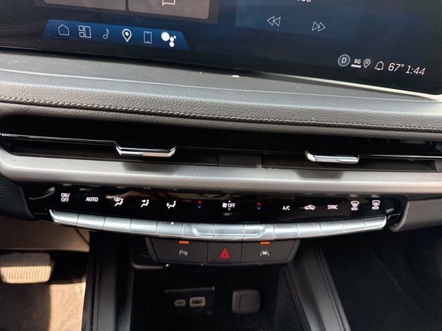 Used 2025 Cadillac XT4 Premium Luxury image 17