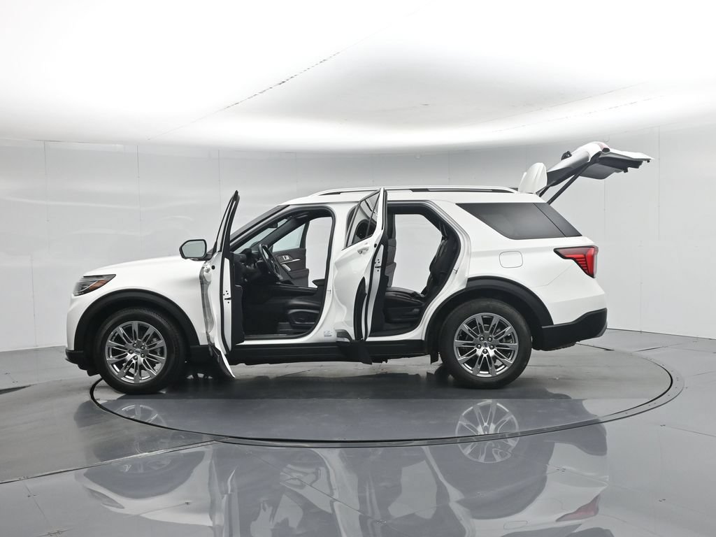 Certified 2025 Ford Explorer Platinum RWD image 41