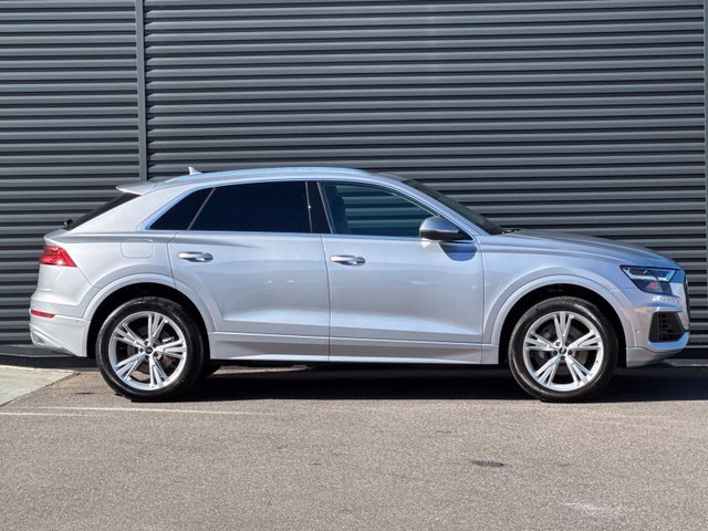 Used 2022 Audi Q8 Premium AWD/4WD image 8