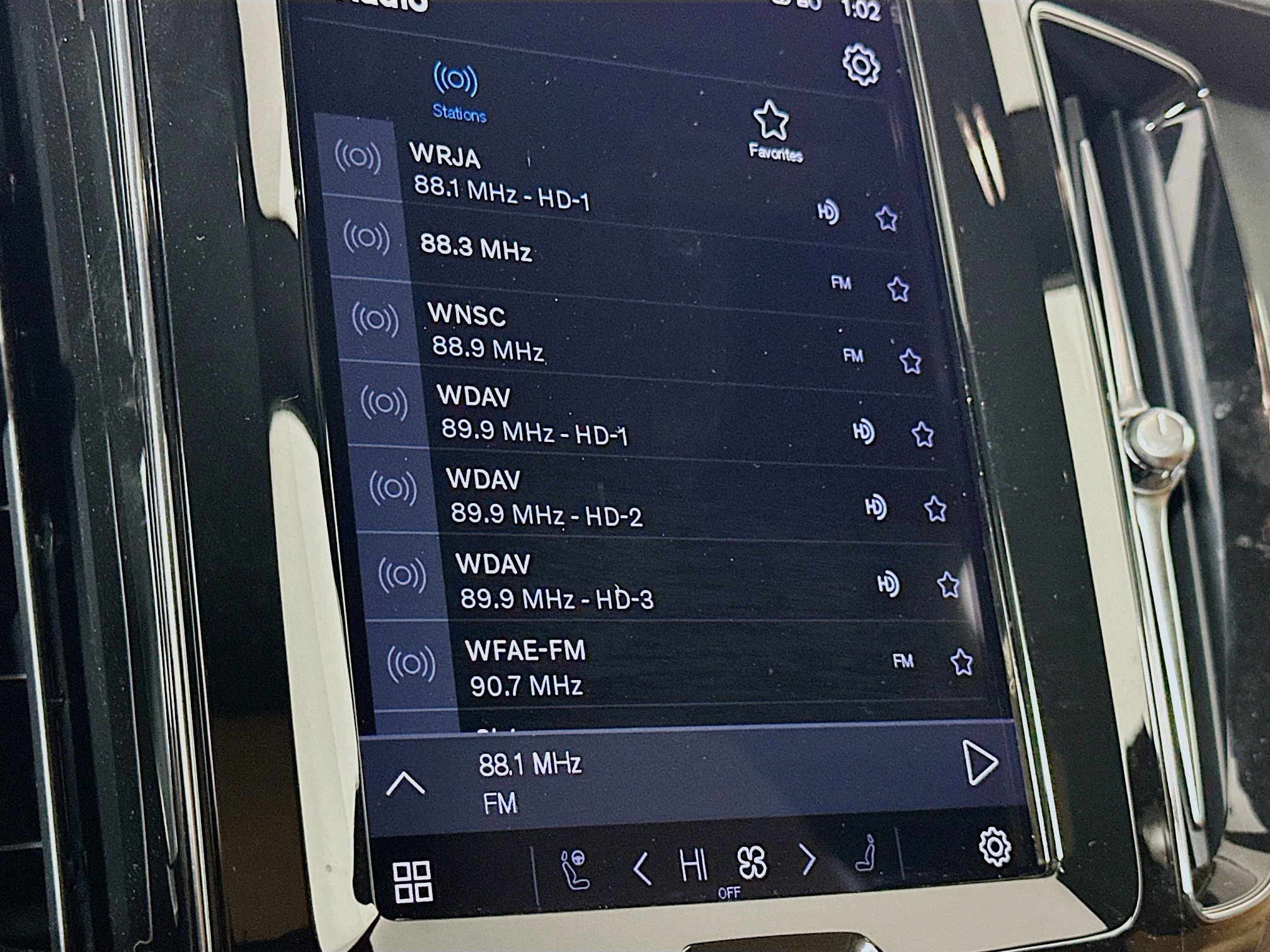 Used 2023 Volvo XC60 B5 Ultimate w/ Climate Package image 21