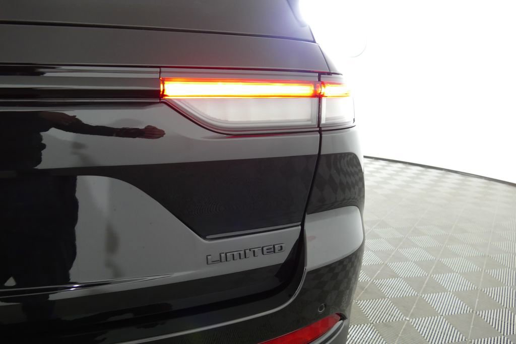 Used 2024 Jeep Grand Cherokee Limited w/ Black Appearance Package image 2