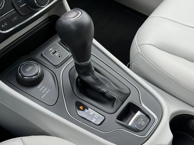 Used 2021 Jeep Cherokee Latitude Plus image 28