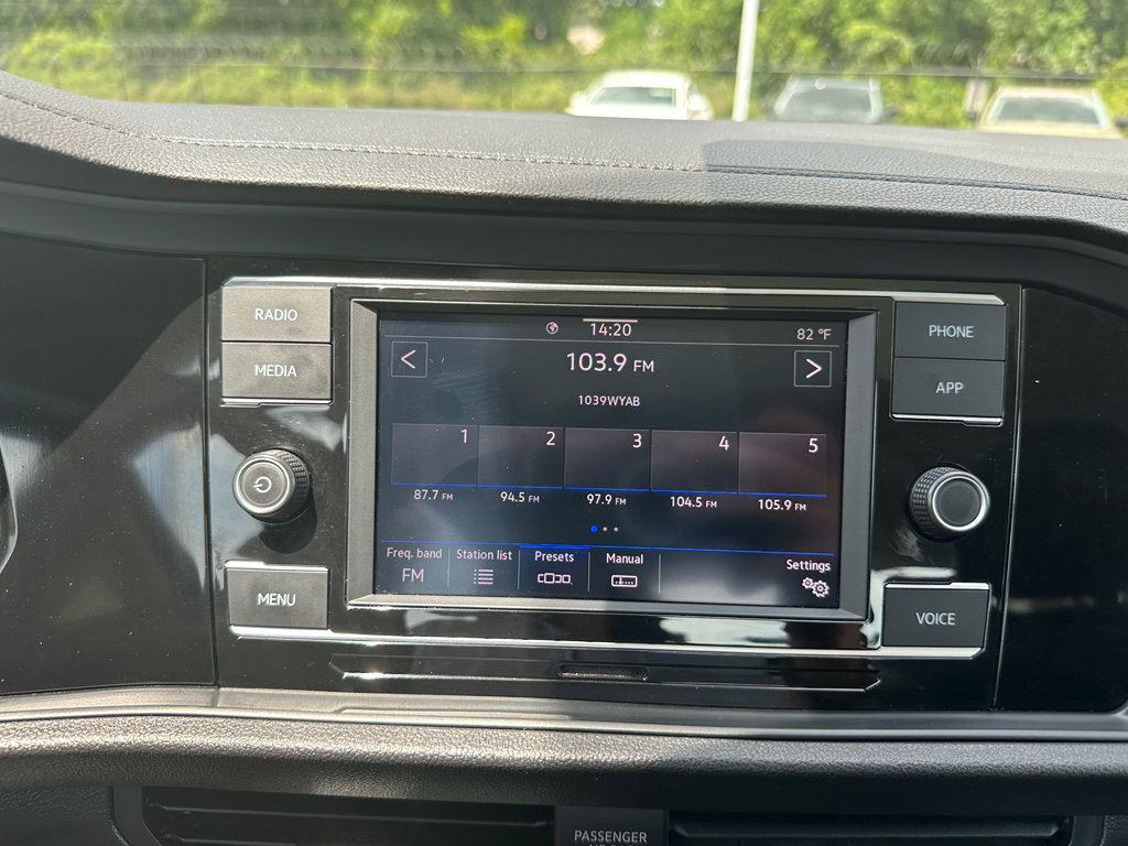 Used 2024 Volkswagen Jetta SE image 9