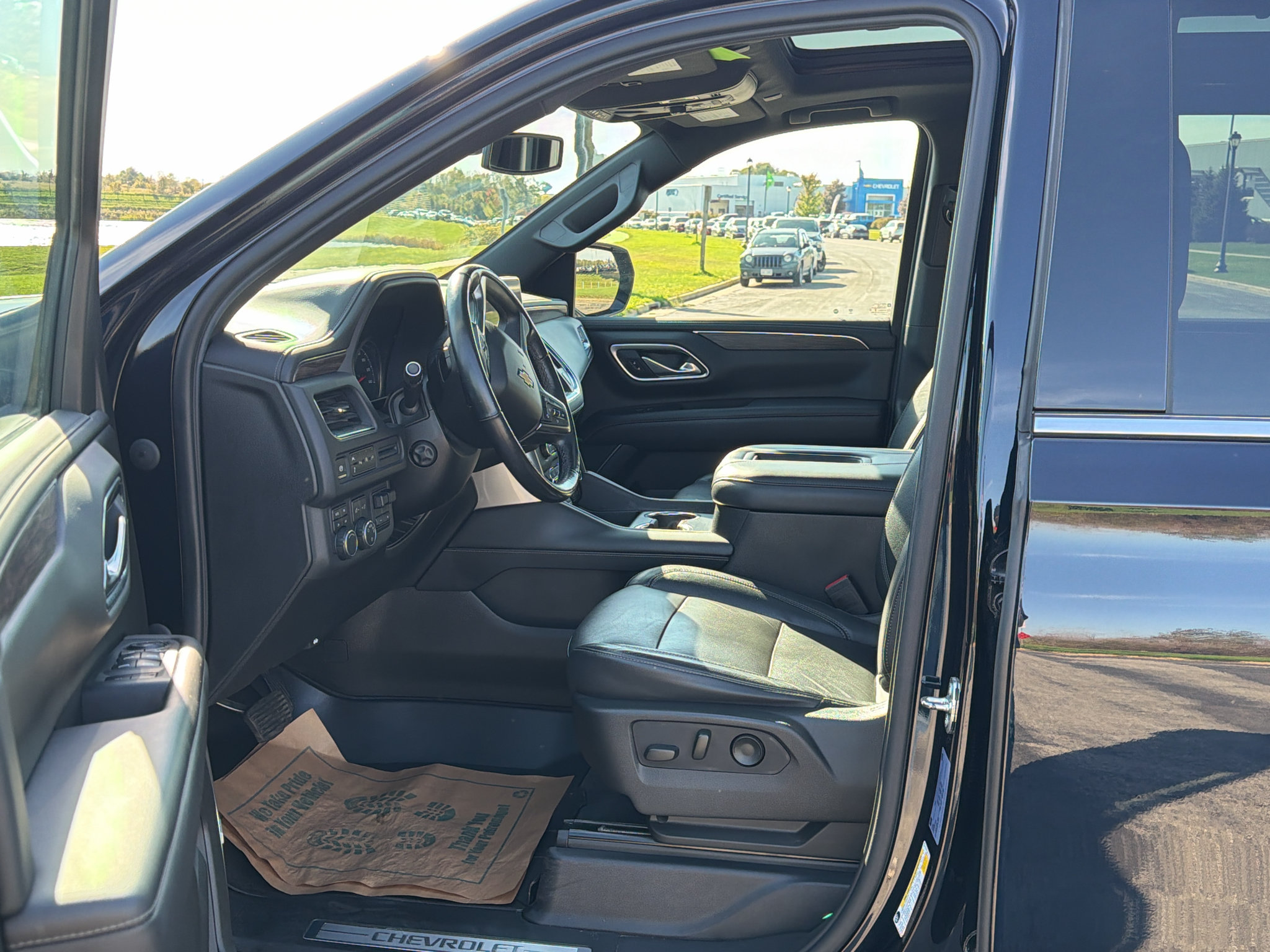 Used 2021 Chevrolet Tahoe LT w/ LT Signature Package AWD/4WD image 14