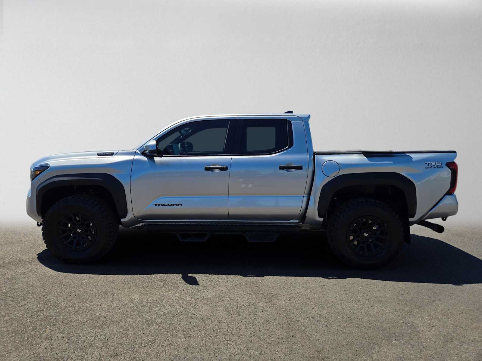 Certified 2025 Toyota Tacoma TRD Off-Road AWD/4WD image 7