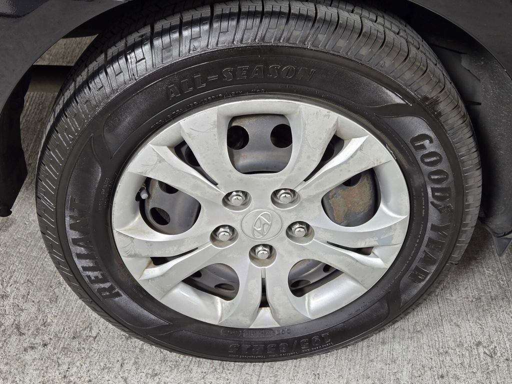 Used 2010 Hyundai Elantra GLS w/ Sunroof Pkg 3 image 11