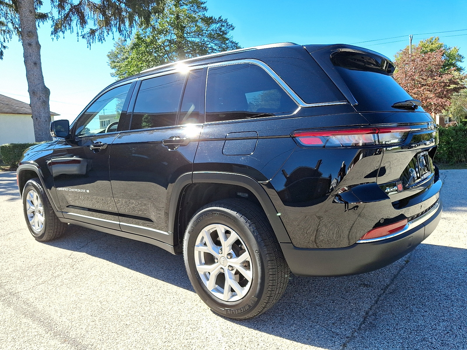Used 2023 Jeep Grand Cherokee Limited image 4