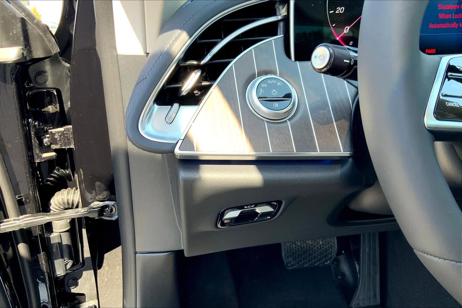 New 2025 Mercedes-Benz E 350 4MATIC Sedan image 12