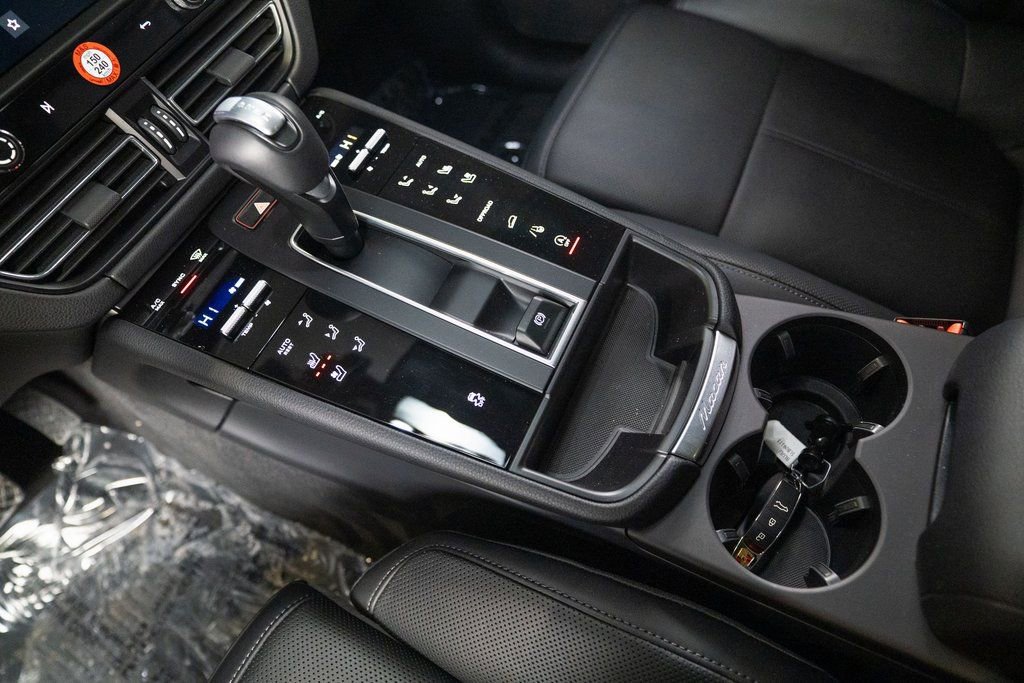 Certified 2025 Porsche Macan image 24