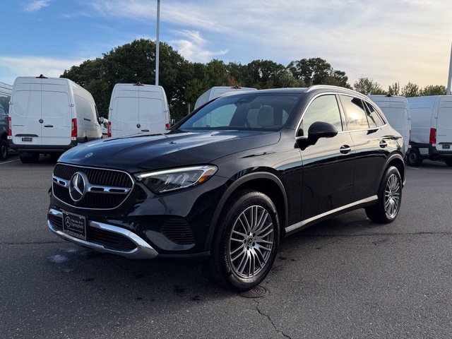 Used 2024 Mercedes-Benz GLC 300 4MATIC image 3