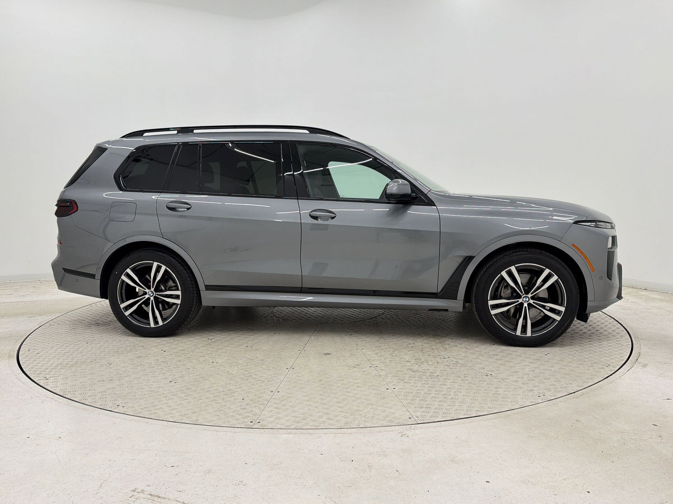 Certified 2025 BMW X7 xDrive40i w/ M Sport Package image 8