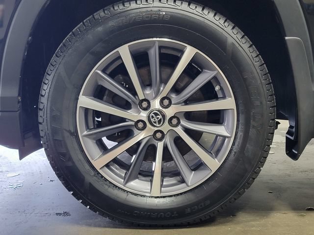 Used 2017 Toyota Highlander XLE AWD/4WD image 10