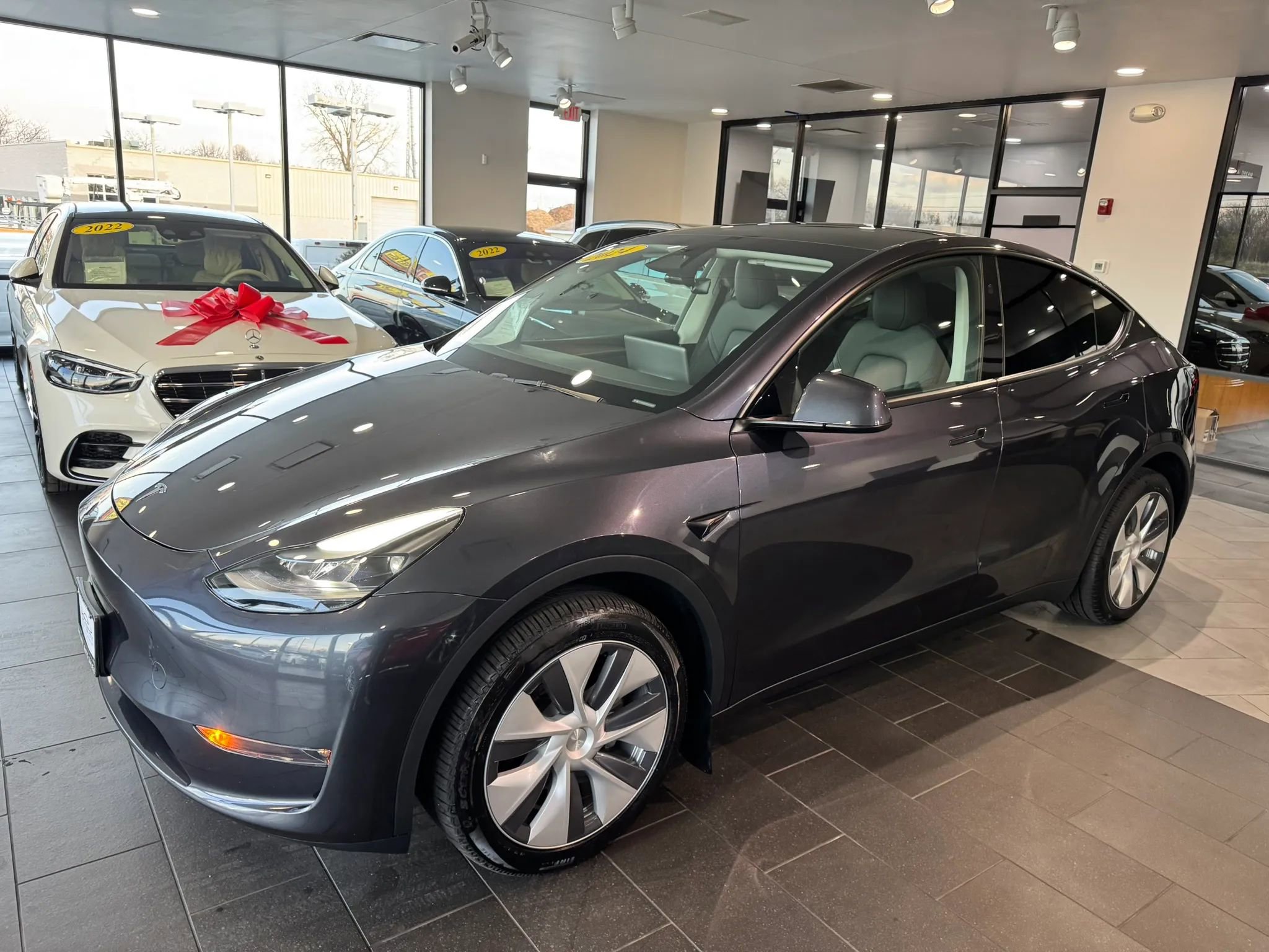 Used 2024 Tesla Model Y Long Range image 2