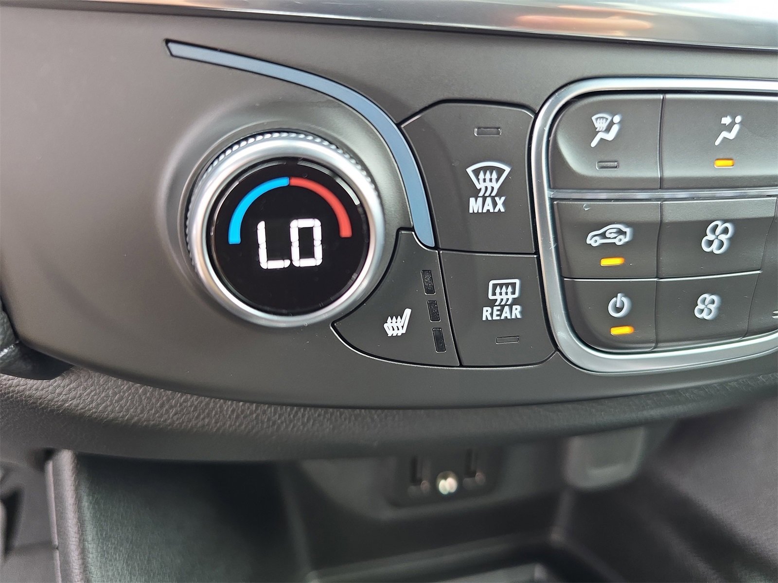 Used 2023 Chevrolet Traverse LT w/ Rear Camera Mirror Package image 19