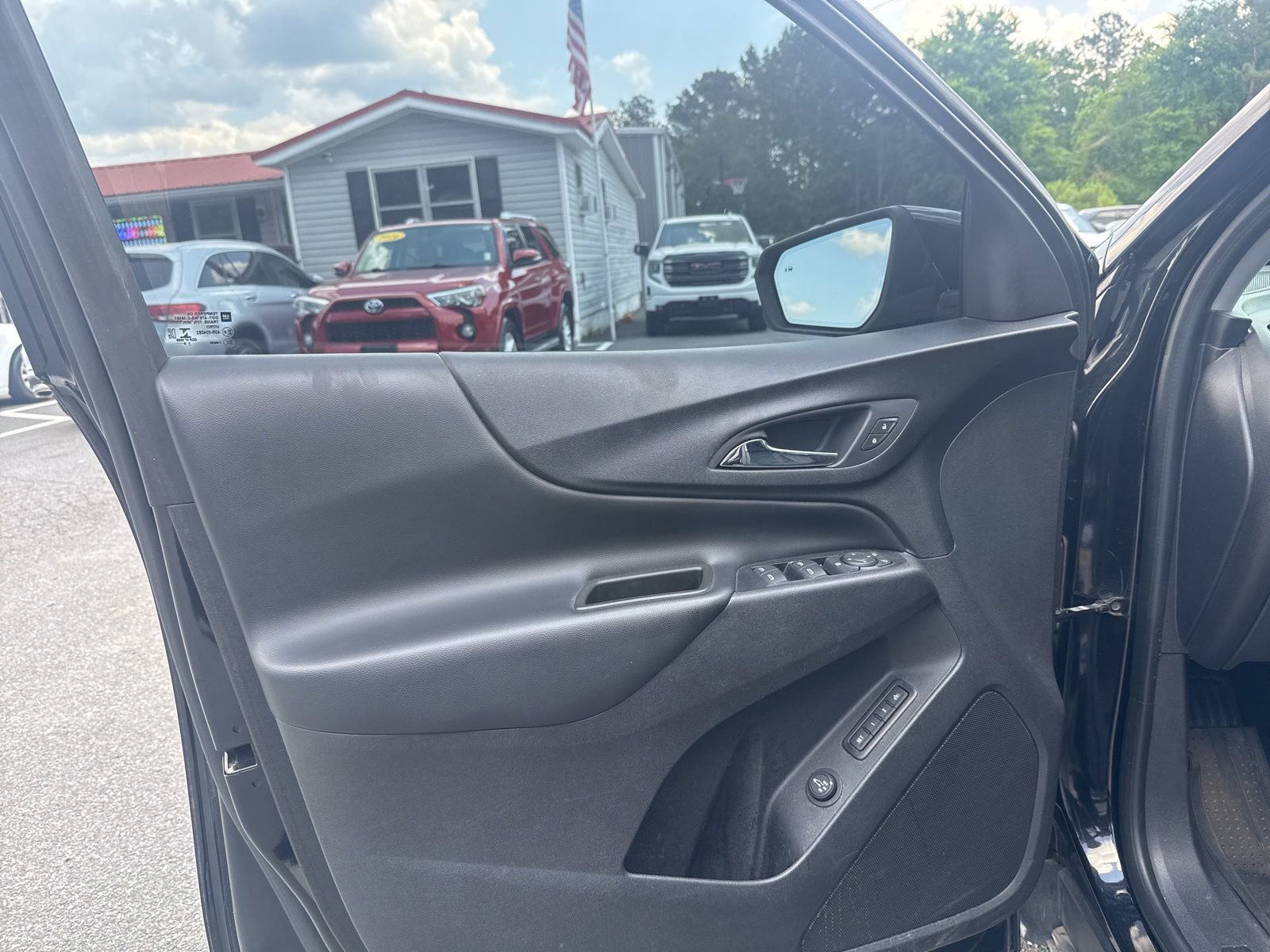 Used 2020 Chevrolet Equinox LT w/ Midnight Edition FWD image 14