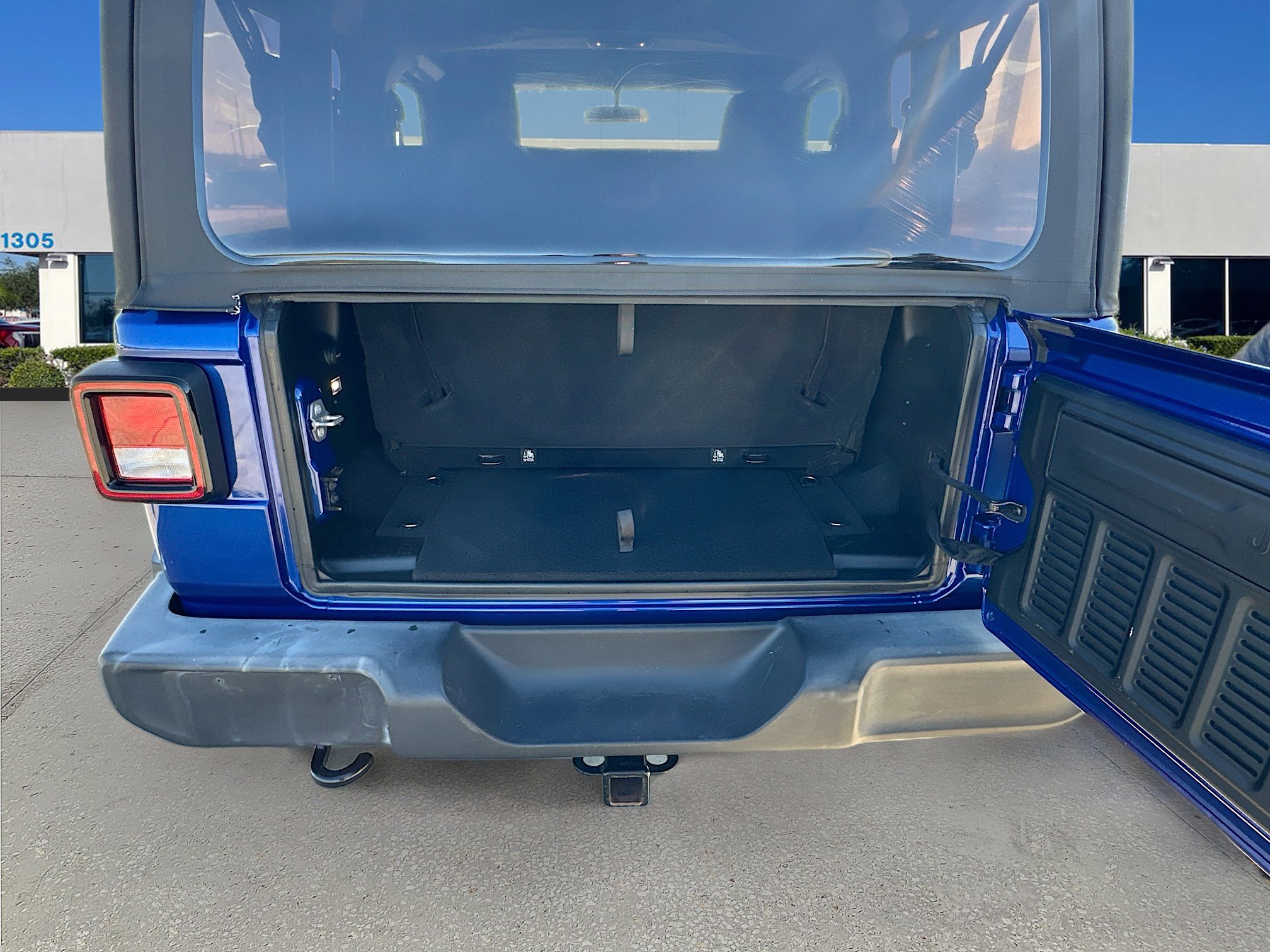 Used 2019 Jeep Wrangler Sport image 23