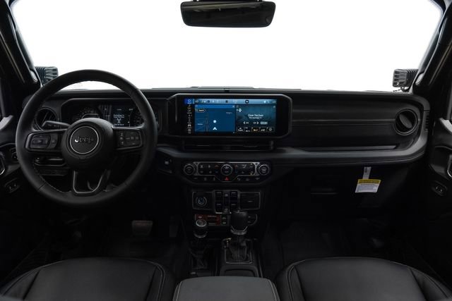 Used 2025 Jeep Gladiator Rubicon w/ Safety Group AWD/4WD image 13