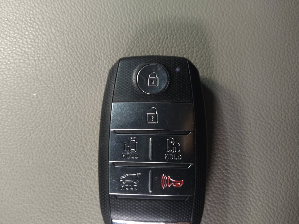 Used 2017 Kia Sedona LX w/ LX Essentials Premium Package FWD image 32
