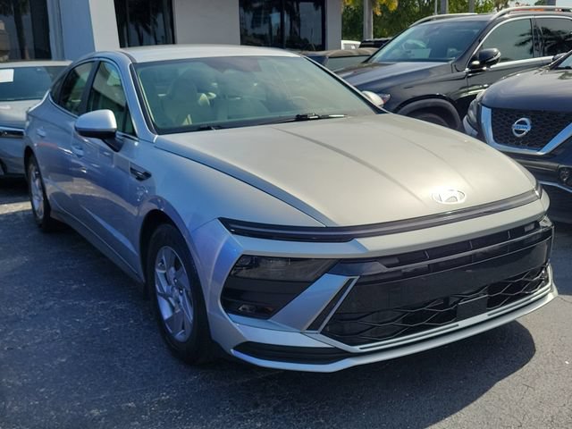 Used 2025 Hyundai Sonata SE FWD image 2