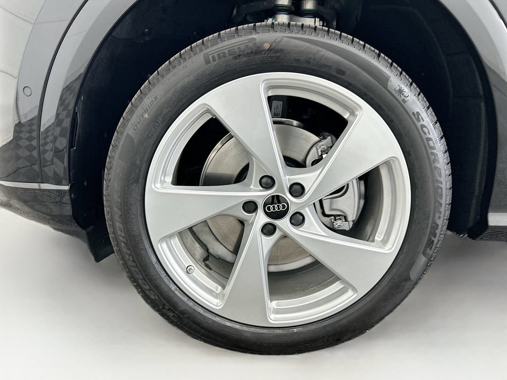 Used 2025 Audi Q5 Premium Plus AWD/4WD image 29