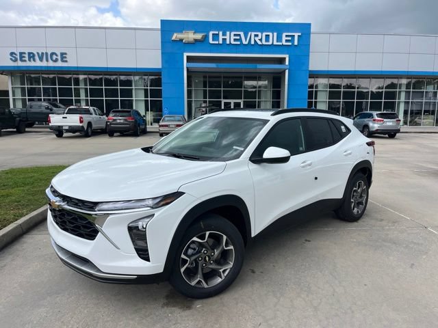 New 2026 Chevrolet Trax LT w/ Sunroof Package FWD image 2