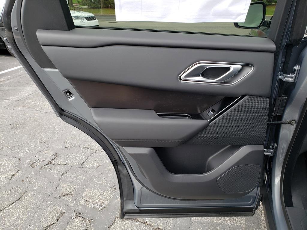 New 2026 Land Rover Range Rover Velar Dynamic SE image 12