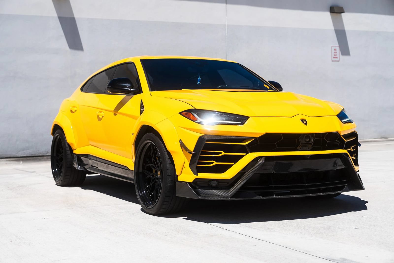 Used 2021 Lamborghini Urus AWD/4WD image 1