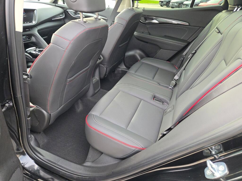 Used 2023 Buick Envision Essence w/ Sport Touring Package AWD/4WD image 17