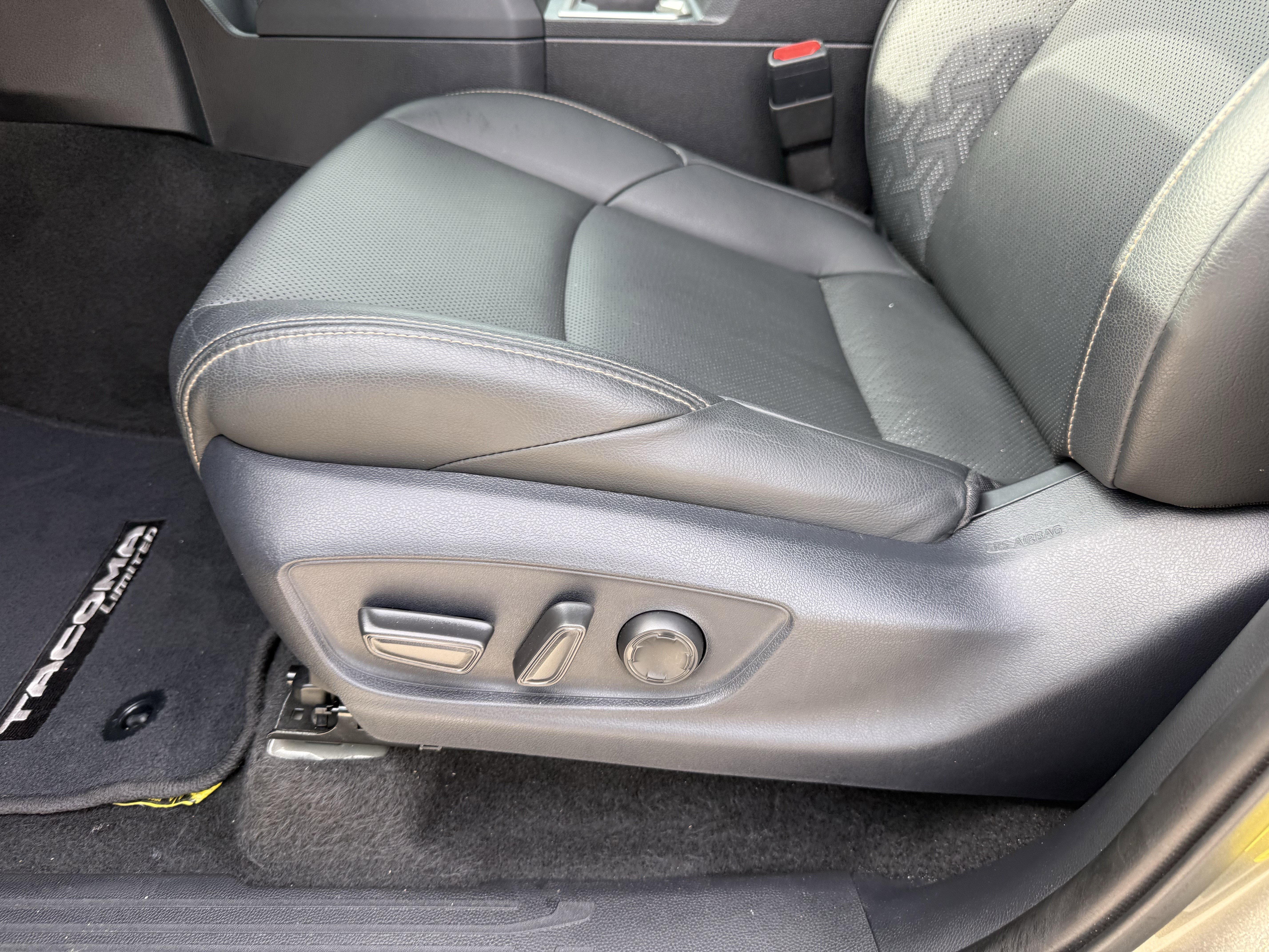 Used 2025 Toyota Tacoma 4x4 Double Cab image 30