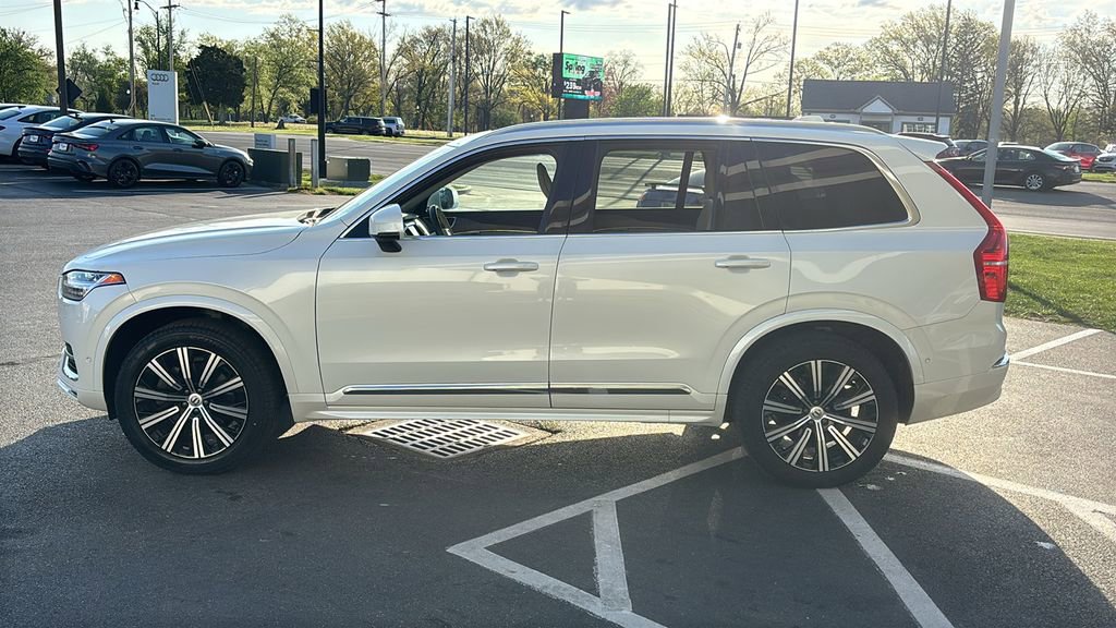 Used 2023 Volvo XC90 B6 Plus image 3