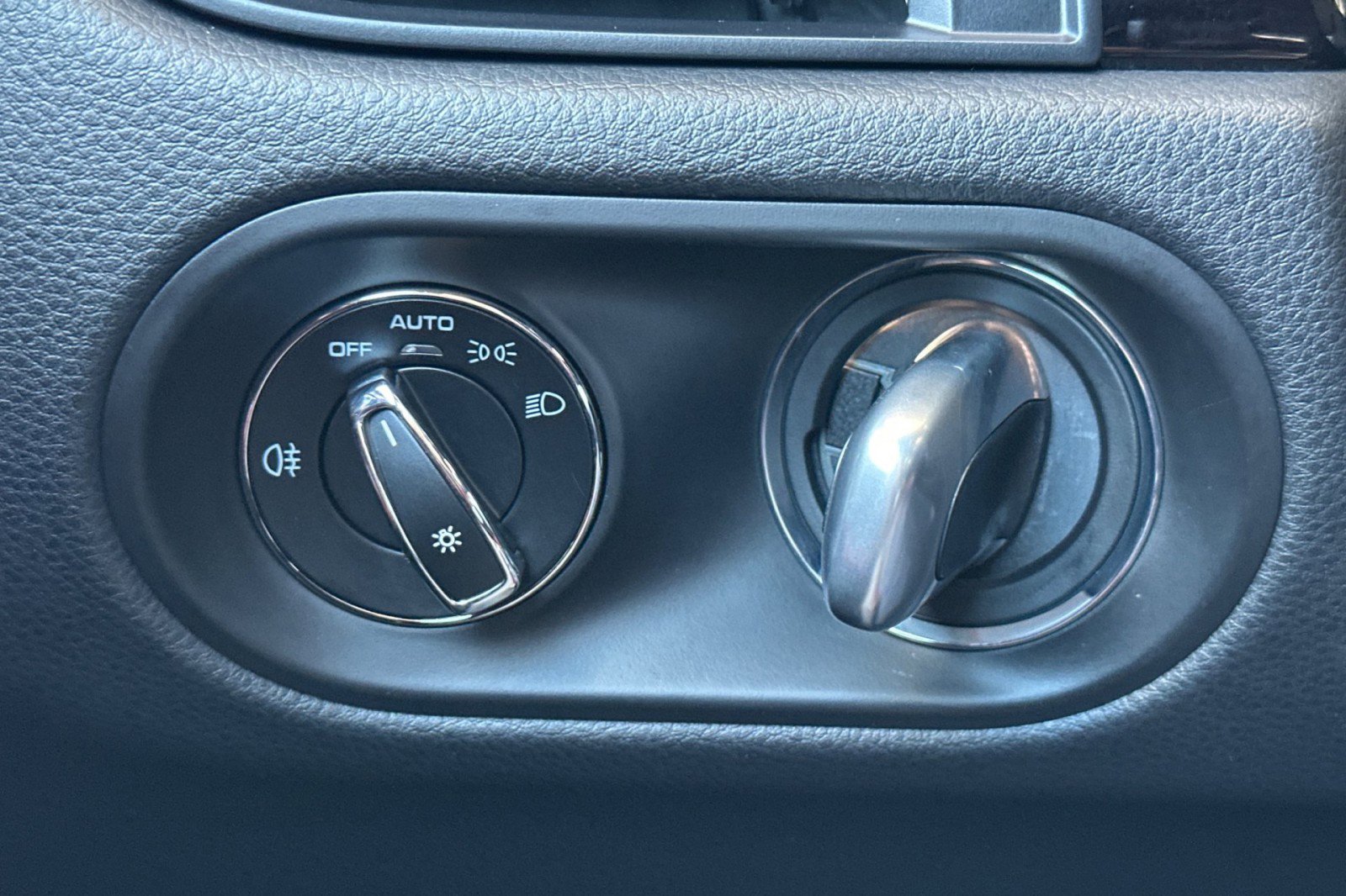 Certified 2023 Porsche Macan S AWD/4WD image 23