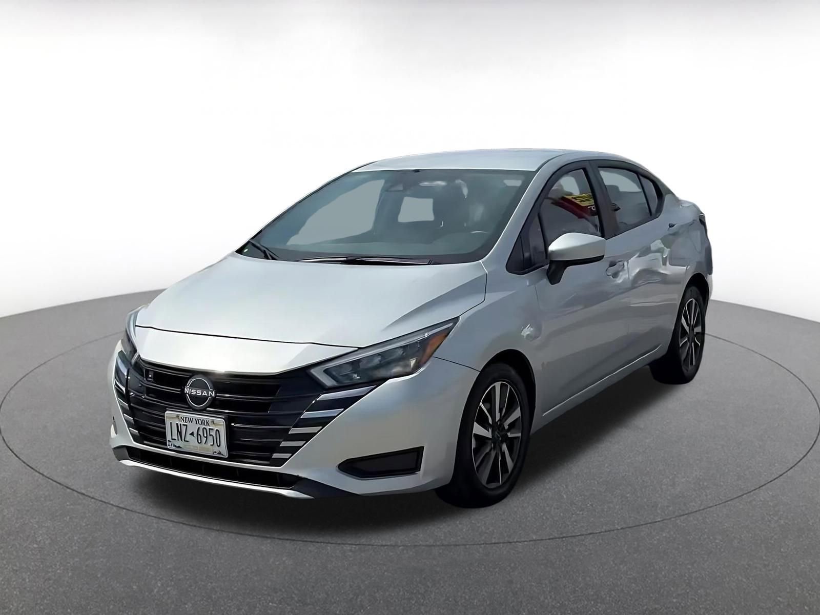 Used 2025 Nissan Versa SV image 7