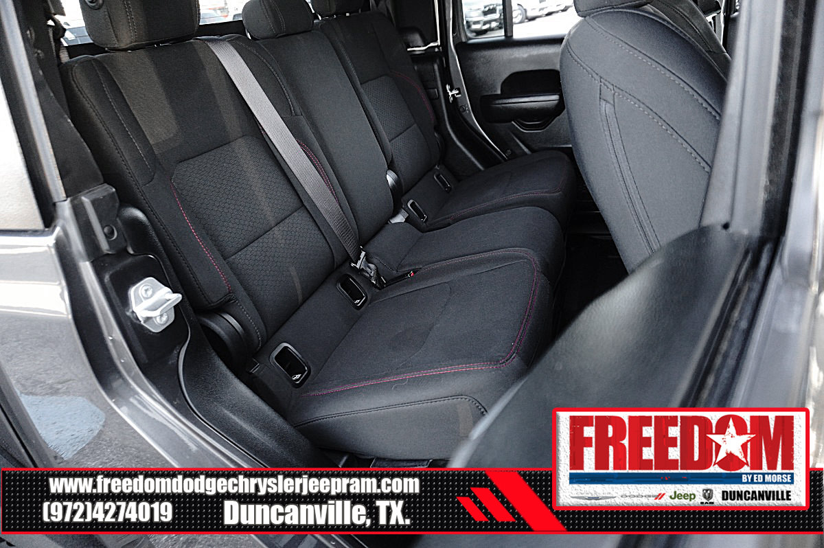 Used 2023 Jeep Gladiator Rubicon AWD/4WD image 16