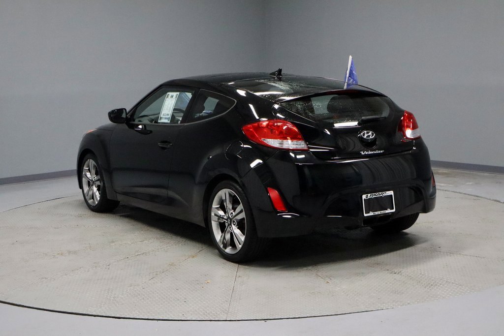 Used 2017 Hyundai Veloster Value Edition image 9