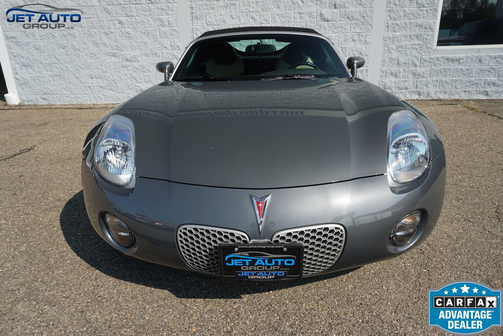 Used 2008 Pontiac Solstice Convertible w/ Premium Package RWD image 2
