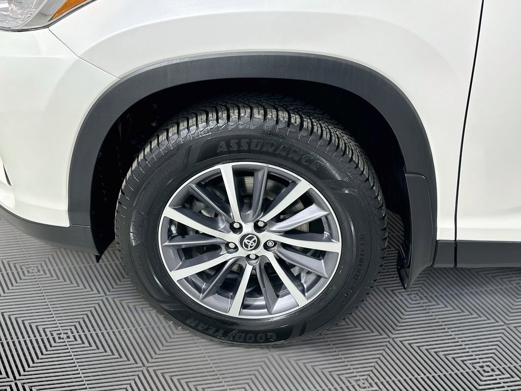 Used 2019 Toyota Highlander XLE AWD/4WD image 11