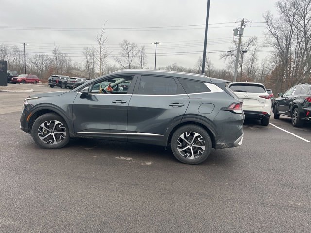 Used 2023 Kia Sportage EX image 3