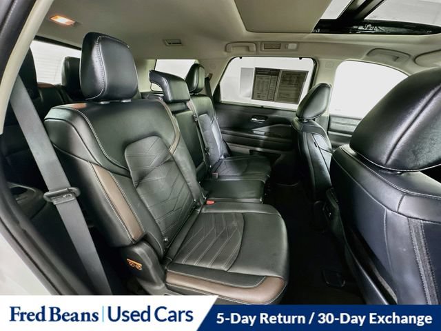 Certified 2024 Nissan Pathfinder Platinum w/ Black Appearance Package AWD/4WD image 36