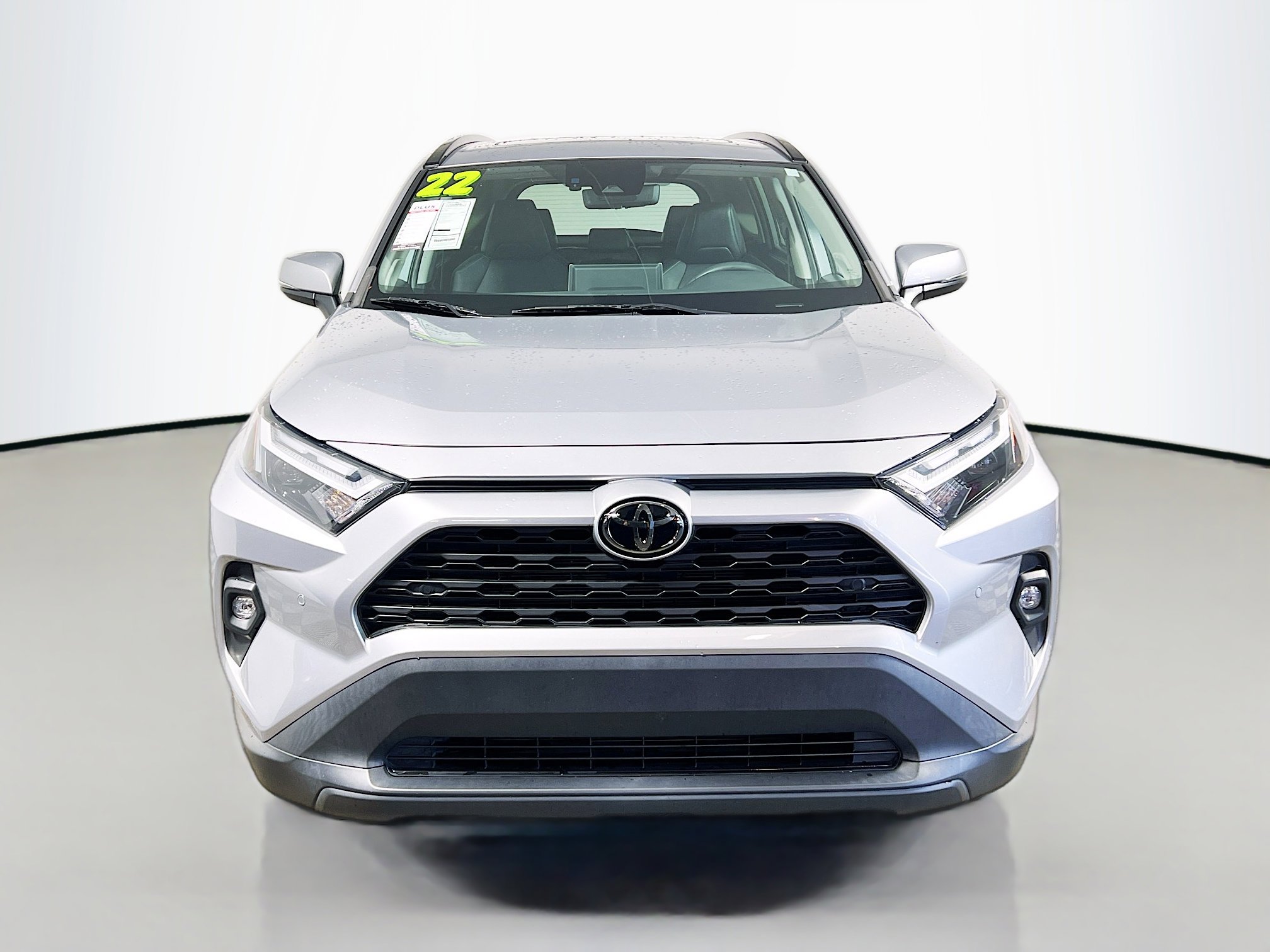 Used 2022 Toyota RAV4 XLE Premium image 11