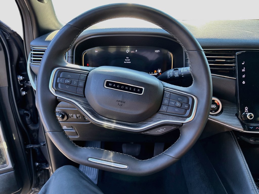 Used 2024 Jeep Wagoneer L Series II AWD/4WD image 11
