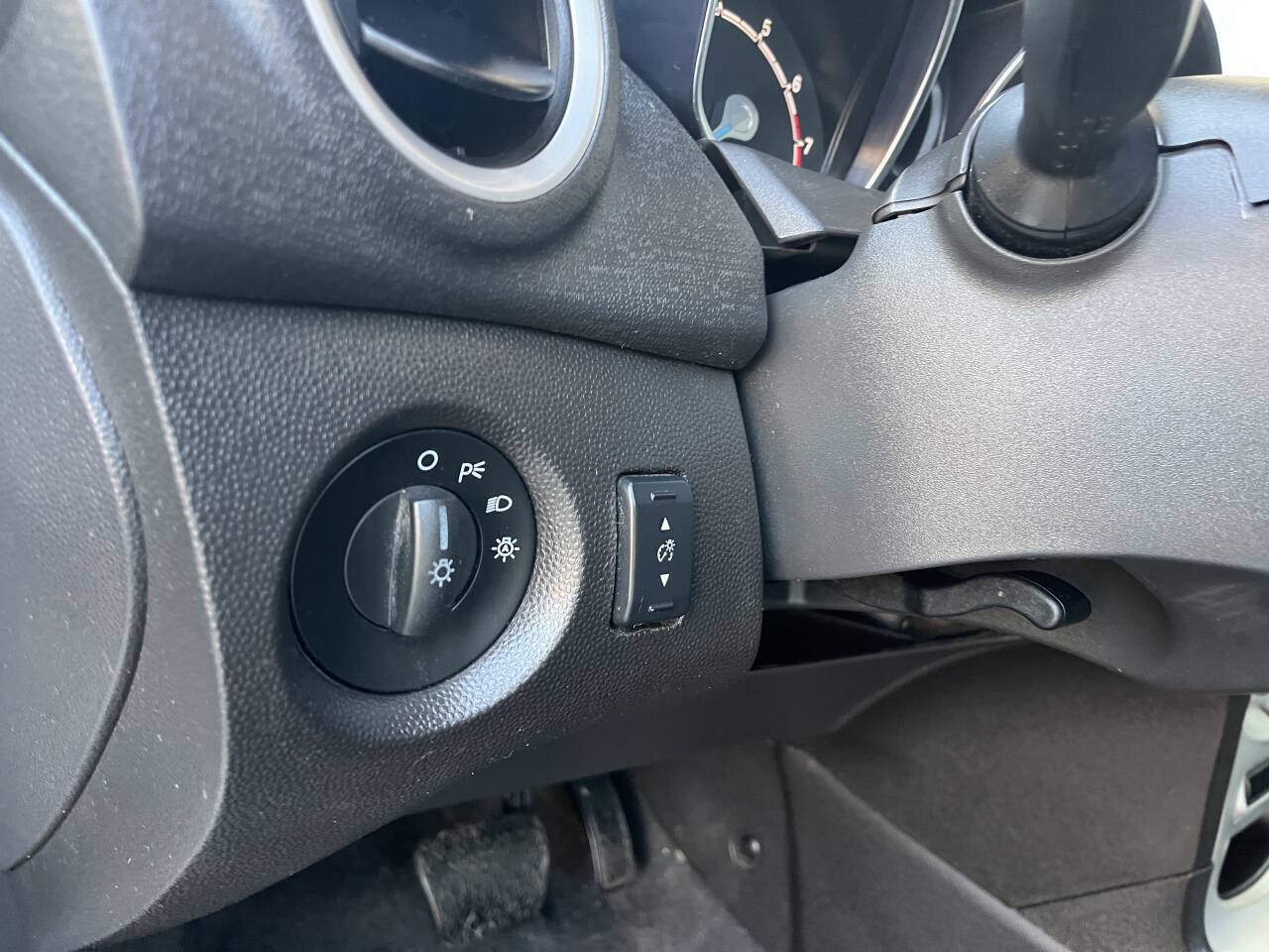 Used 2015 Ford Fiesta SE FWD image 35