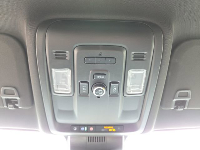 Used 2023 Chevrolet Suburban LT w/ Luxury Package AWD/4WD image 17