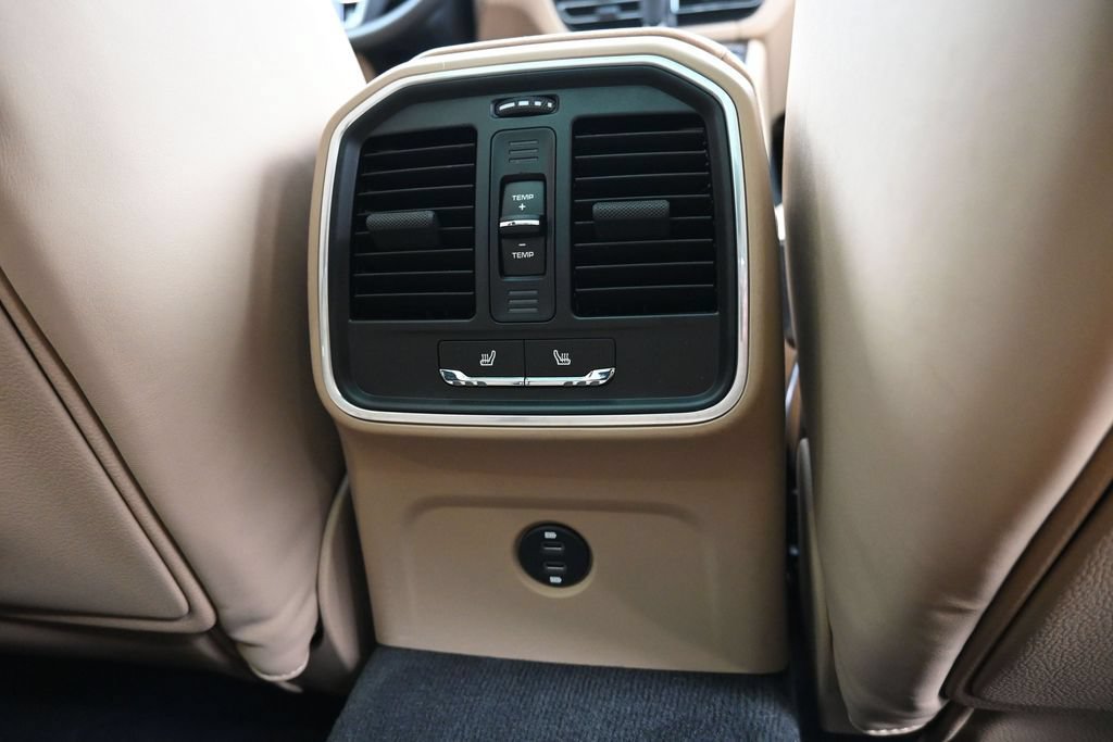 Certified 2020 Porsche Macan S AWD/4WD image 27