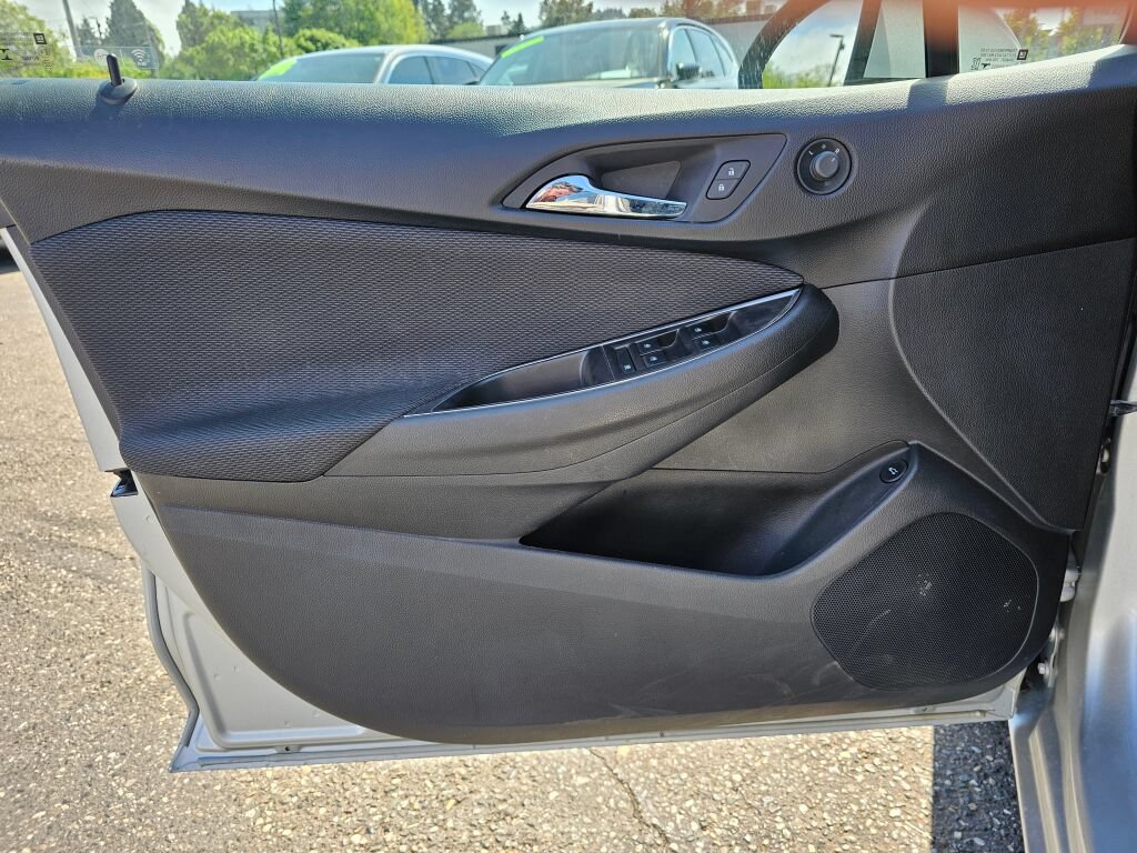 Used 2017 Chevrolet Cruze LT FWD image 20