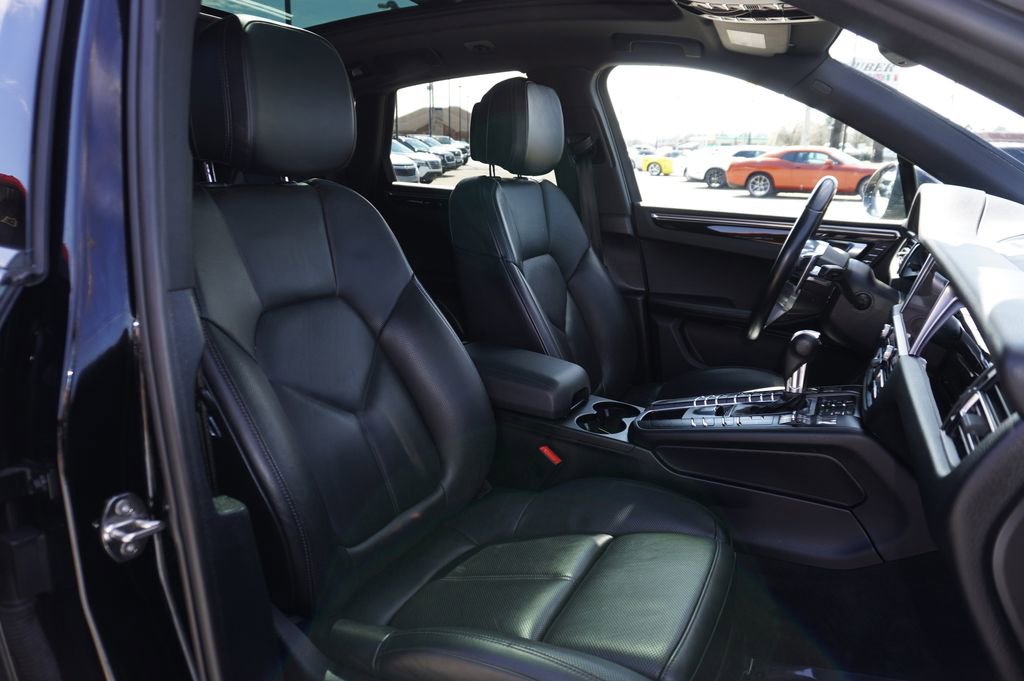 Used 2021 Porsche Macan image 32