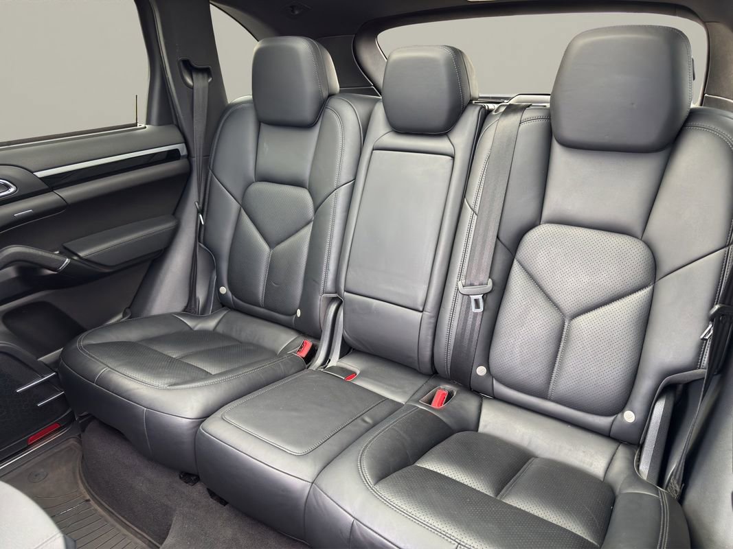 Used 2016 Porsche Cayenne image 13