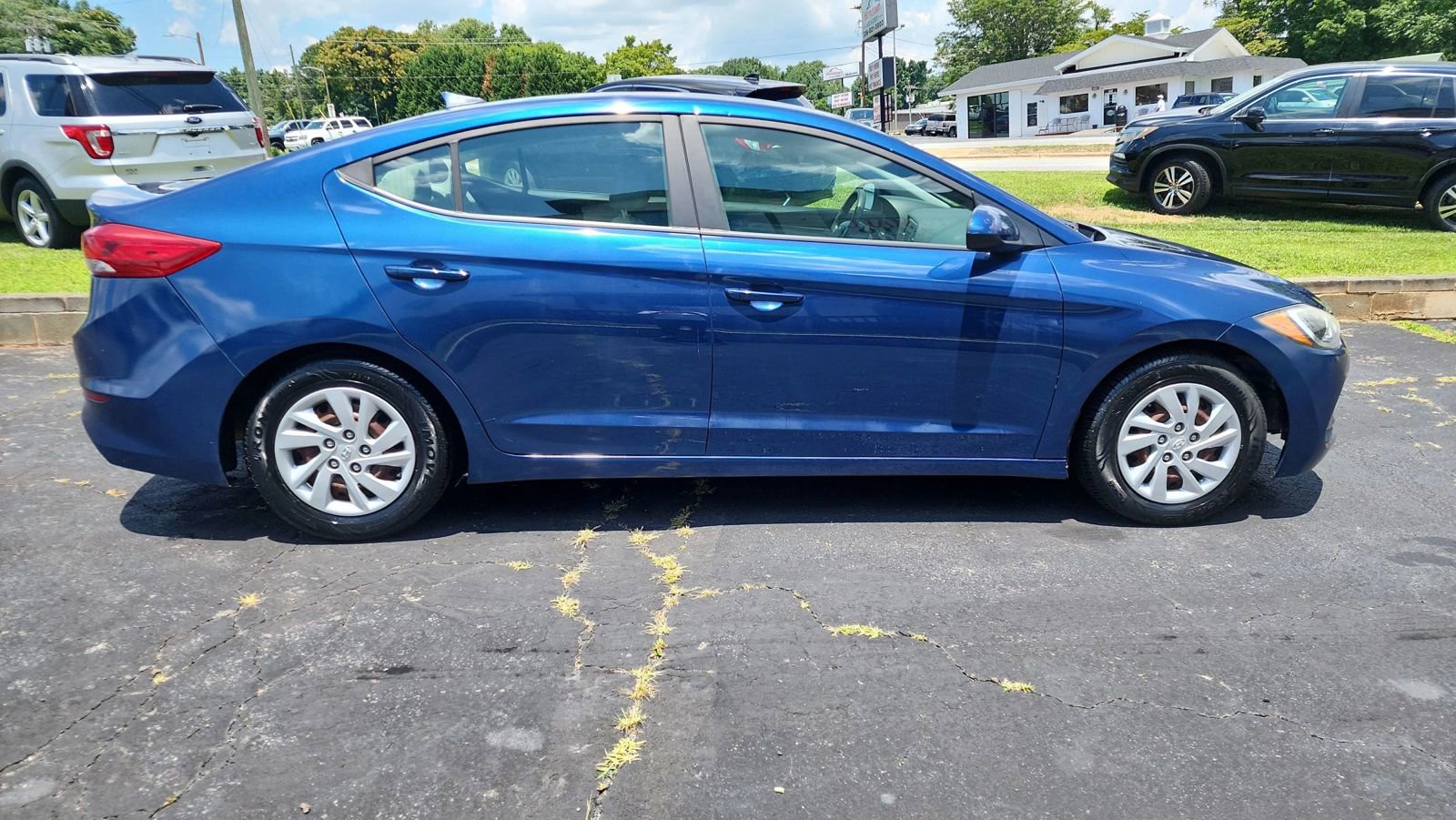 Used 2017 Hyundai Elantra SE image 4