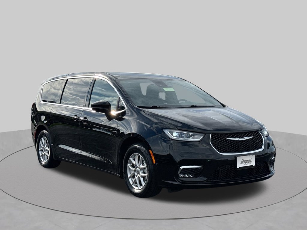Used 2024 Chrysler Pacifica Touring FWD image 2