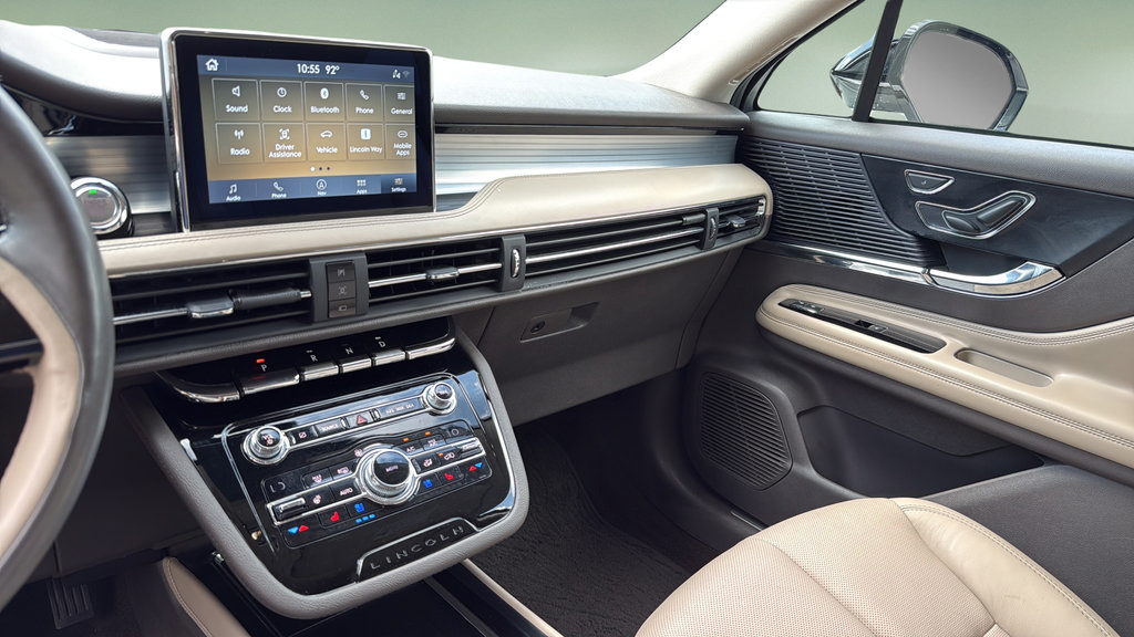 Used 2020 Lincoln Corsair AWD w/ Premium Package image 25